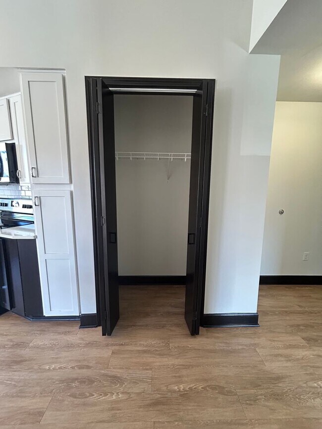 Building Photo - Luxury Downtown Living | Spacious 1-Bedroom 1-Bathroom Loft