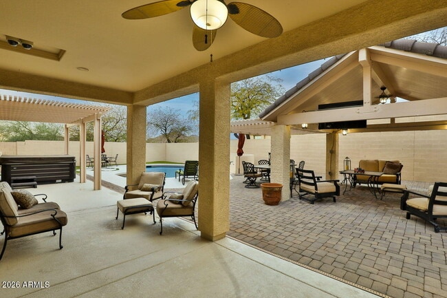 Building Photo - 6206 W Buckhorn Trail