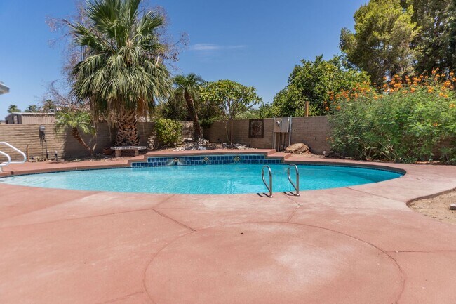 Building Photo - Spacious 3-Bedroom, 4-Bath Vintage Home wi...