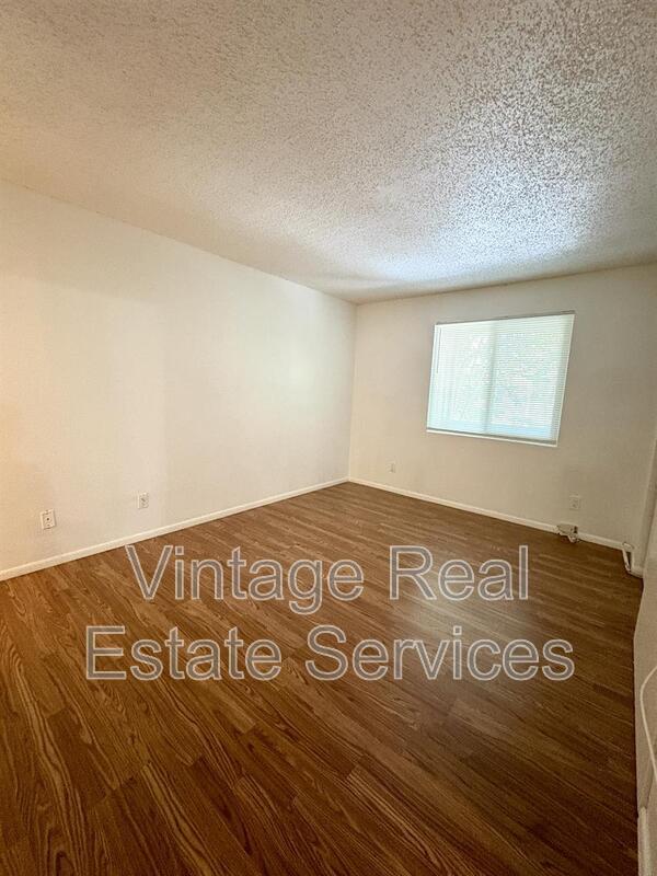 Building Photo - 231 Red Maple Pl
