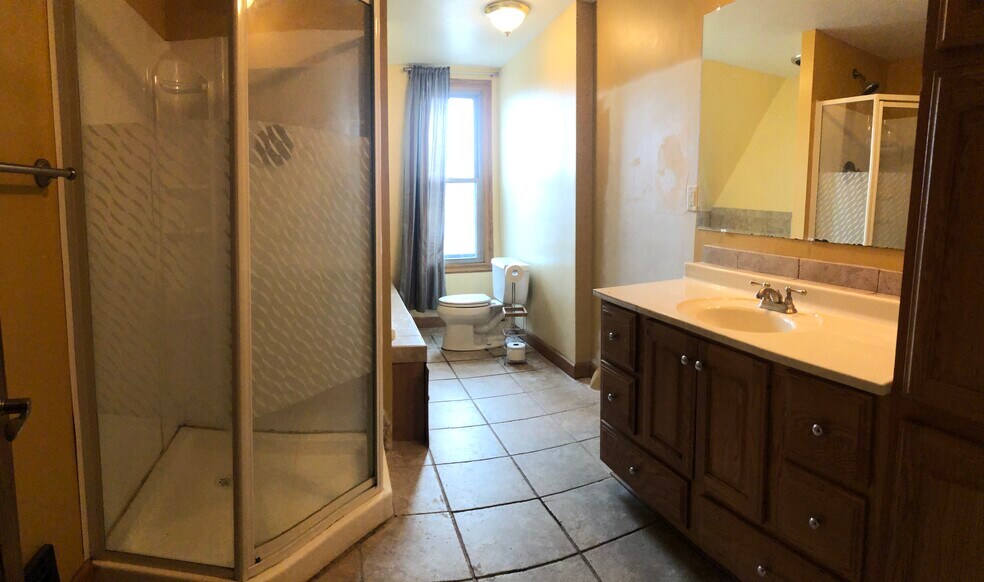 Bathroom - 615 W 2nd St