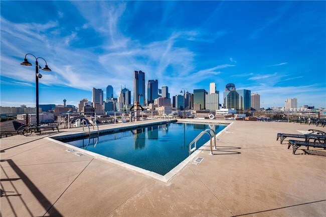 Building Photo - 2220 Canton St