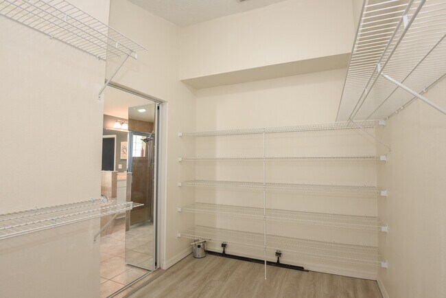 Building Photo - 11 Manderley Ln