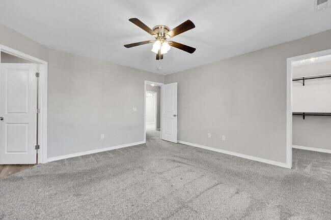 Building Photo - $2,350.00, 3 bed, 2.5 bath located in Peyt...