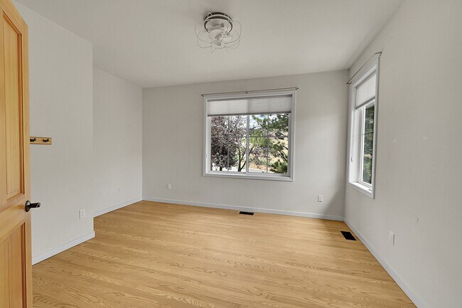 Building Photo - 4 bedroom, 3 bath with separate ADU