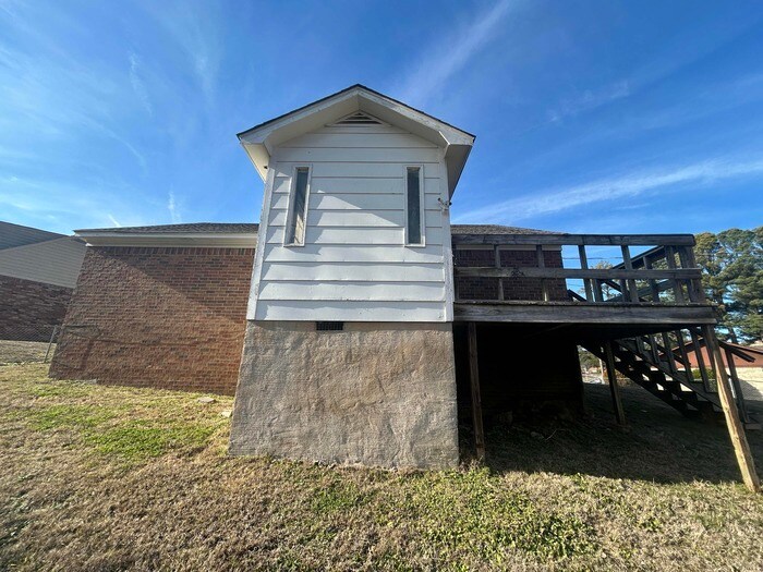 Building Photo - 2387 Rosehaven Ave