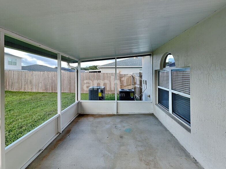 Building Photo - 5523 Ashleigh Park Dr