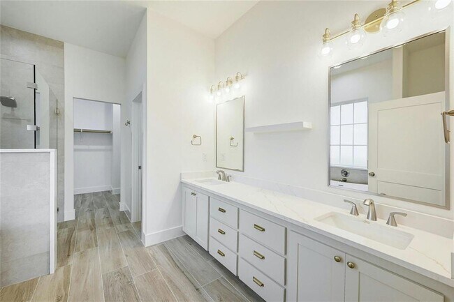 Building Photo - 14 Rhapsody Ln