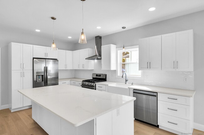 Building Photo - 197 Vesper St