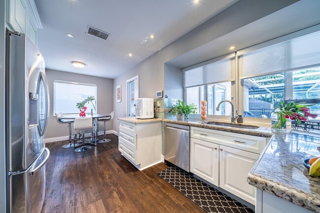 Building Photo - 2101 N 52nd Ave