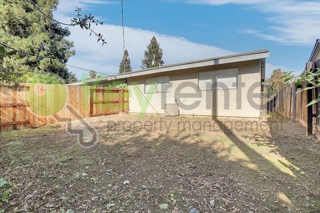 Building Photo - 5636 Clark Ave