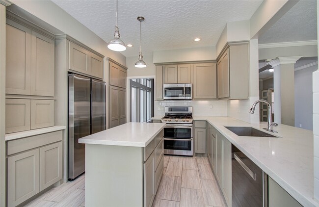 Building Photo - 14806 Flowerwood Dr