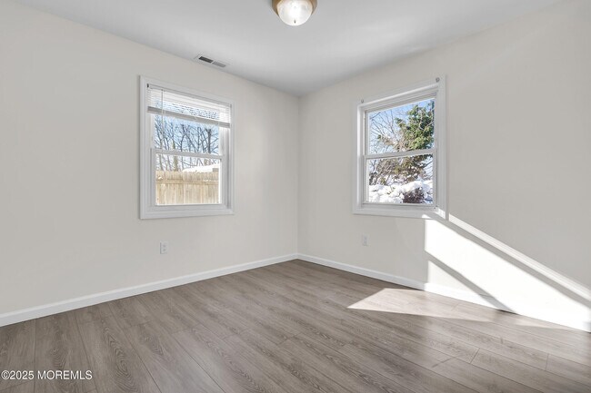 Building Photo - 140 Main Bayway