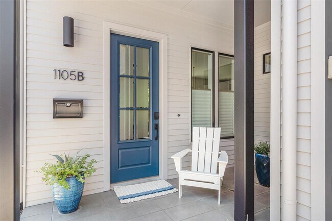 Building Photo - 1217 1/2 W 39th St