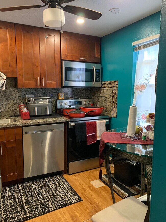 Building Photo - 7887 Golf Cir Dr