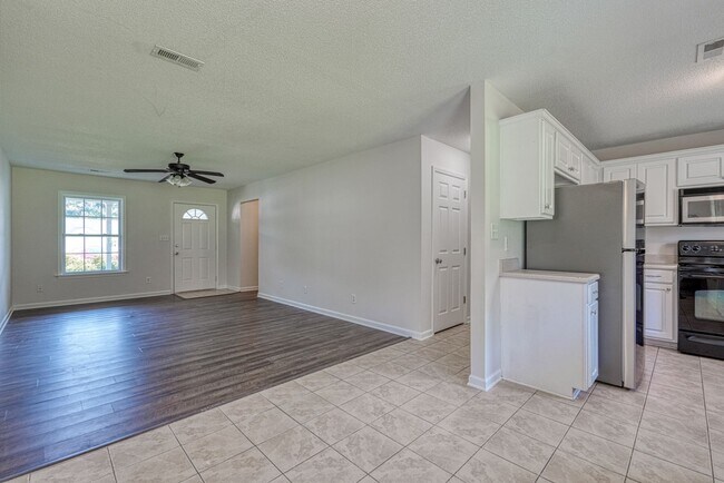 Building Photo - 567 Seays Crest Dr