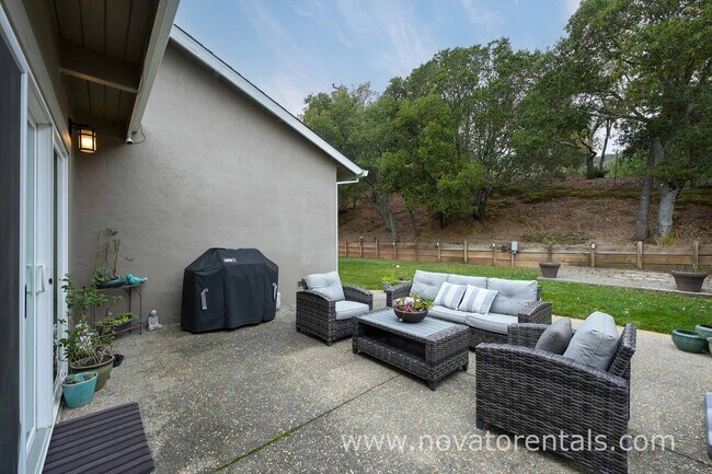 Building Photo - 44 Trish Dr