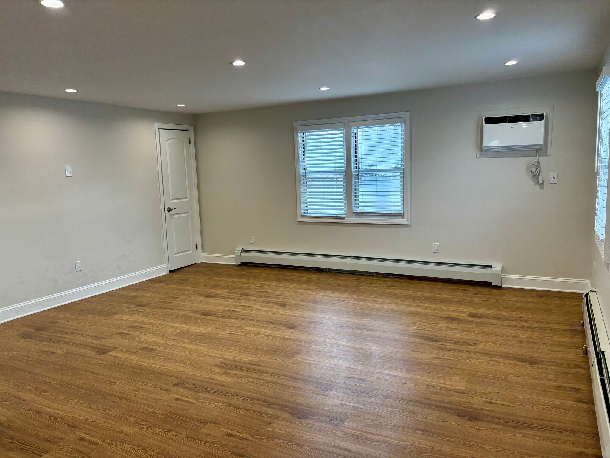 Building Photo - 6 Marwood Rd S