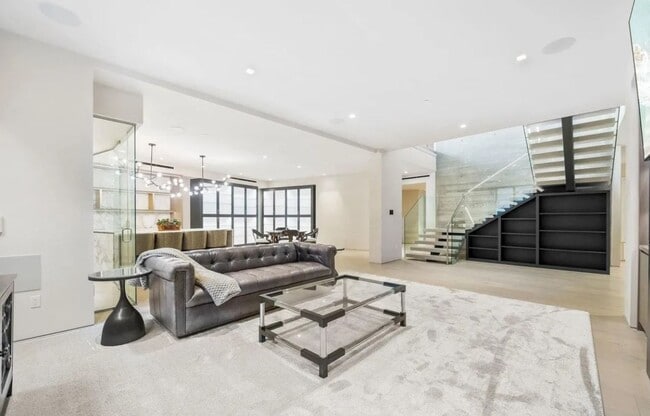 Building Photo - Luxury Coastal Escape w/ Resort-Style Amen...