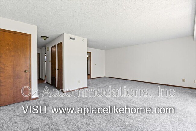 Building Photo - 1105 Jeff Cir