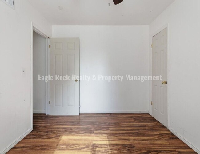 Building Photo - 4341 N Iroquois Ave