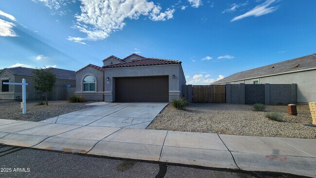 Primary Photo - 41932 W Manderas Ln