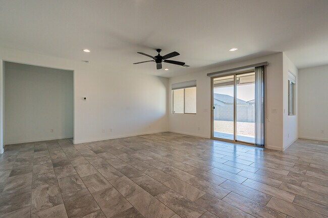 Building Photo - 15877 W Mauna Loa Ln