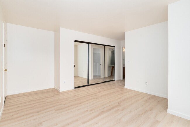 Building Photo - 6775 S Ivy St