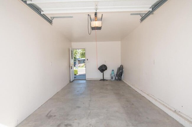 Building Photo - 417 N 10th St