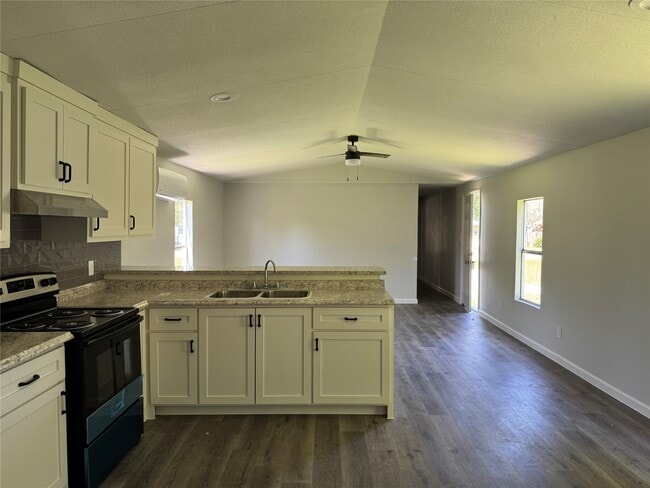 Building Photo - 1915 W Sealy St