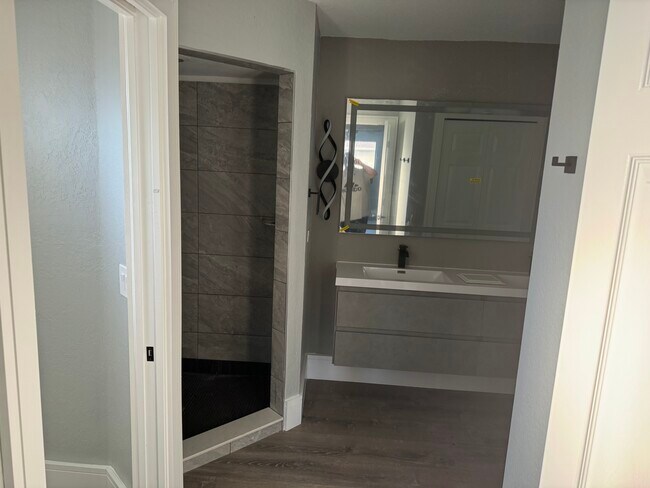 Building Photo - 1614 SW 27th St