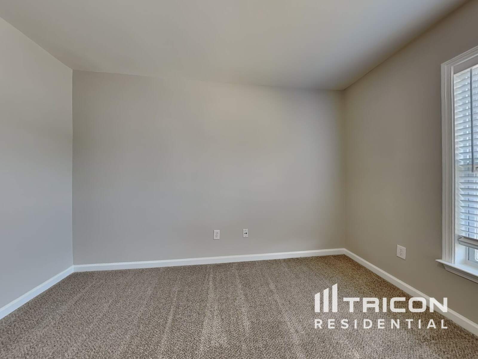 Building Photo - 3620 Long Lake Dr