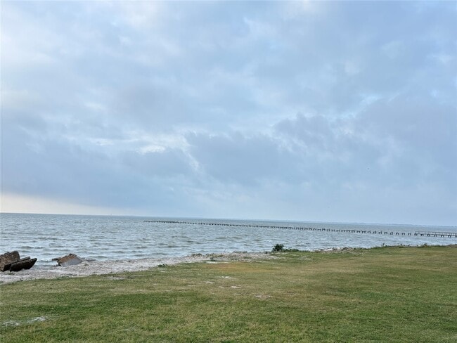 Building Photo - 4325 Spoonbill Dr