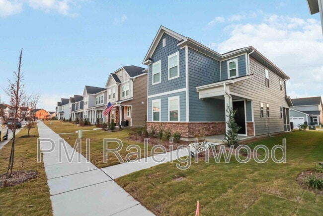 Building Photo - 304 Canyon Spring Trl