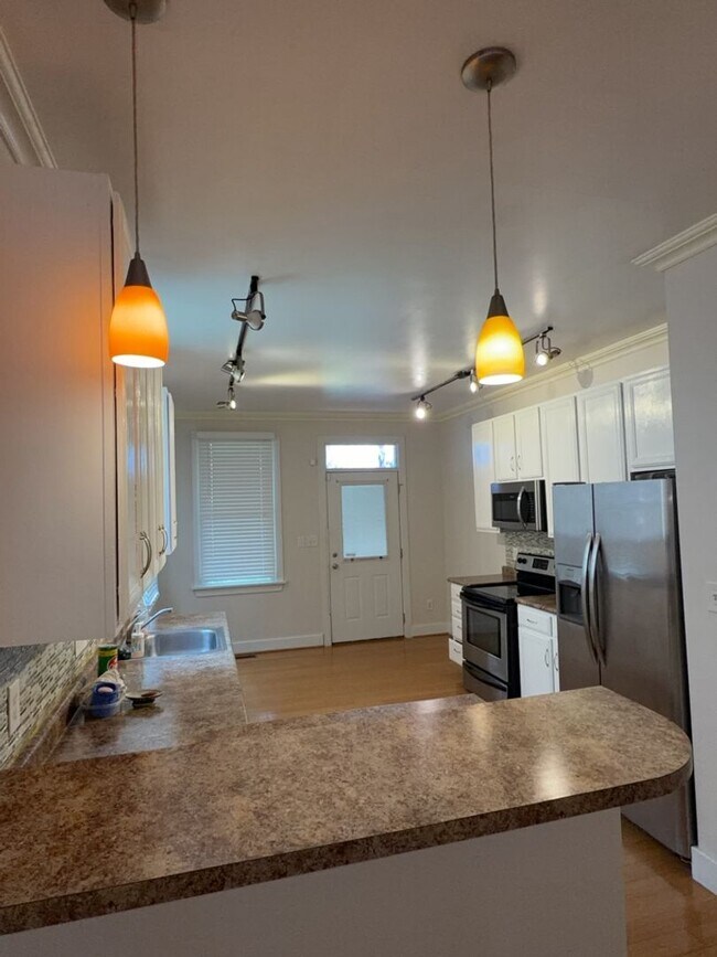 Building Photo - Stylish 2 Bedroom, 2 Bath Condo in the Heart of Manchester