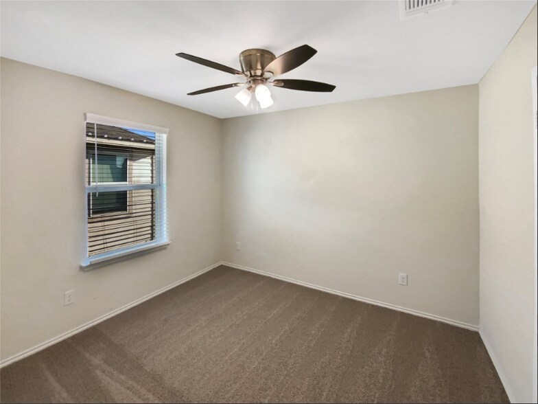 Building Photo - 325 Bedford Falls Ln