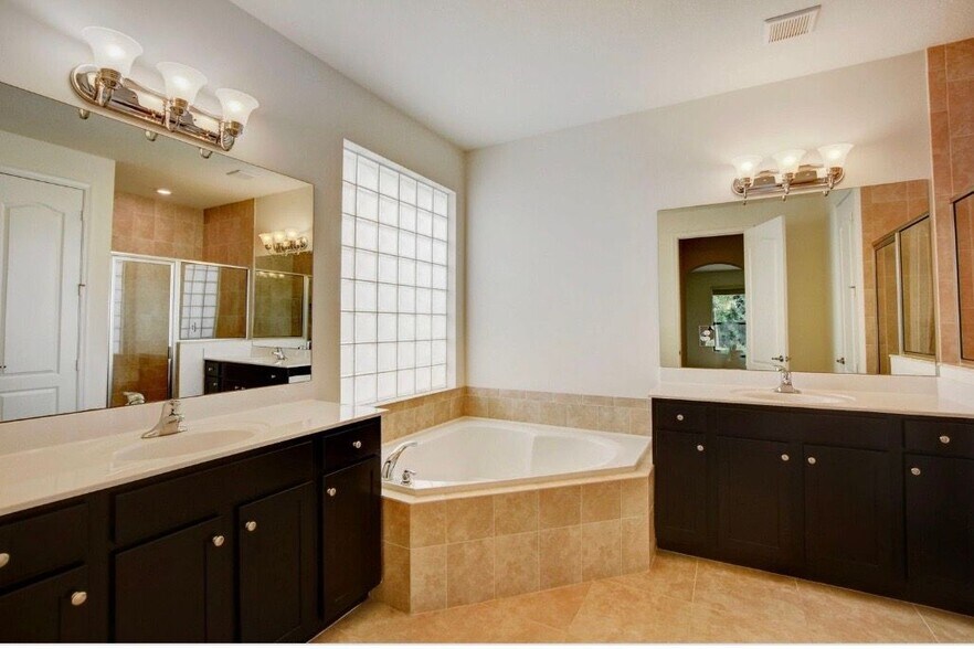 Building Photo - 8979 Gulf Run Way