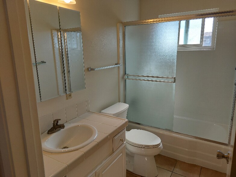 Building Photo - 1100 Ranchero Way