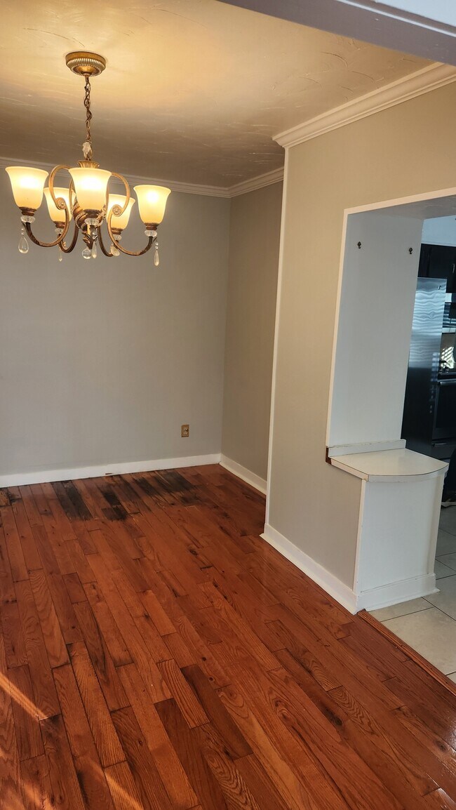 Building Photo - 61 Wilson St