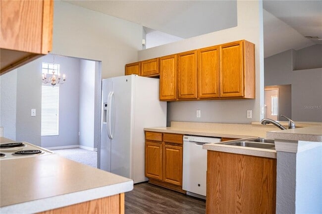 Building Photo - 233 Towhee Rd