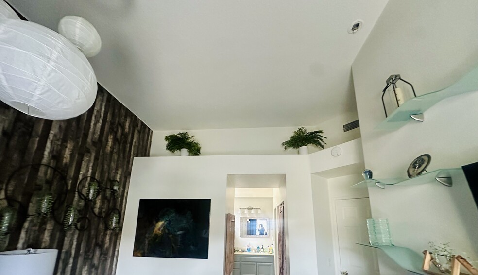 Master bedroom - 25072 Leucadia St