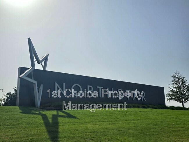 Building Photo - 2101 Sun Star Dr