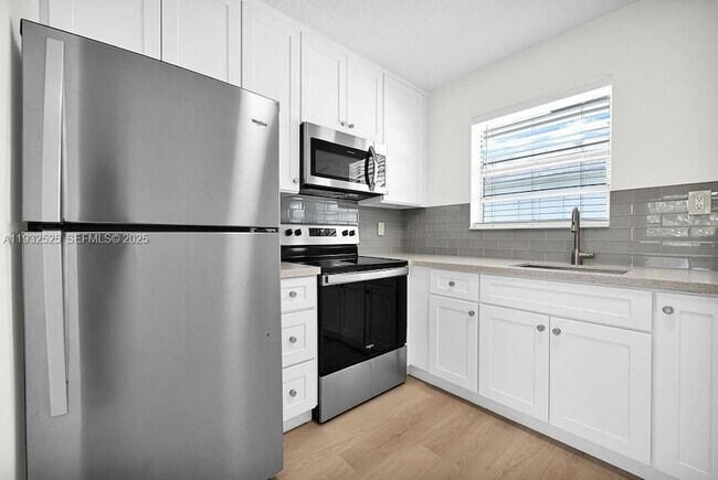 Building Photo - 1301 N 12th Ct