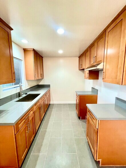 Building Photo - 3146 Rowena Ave