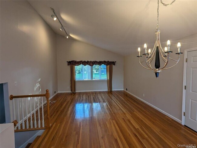 Building Photo - 19 Comanche Ln