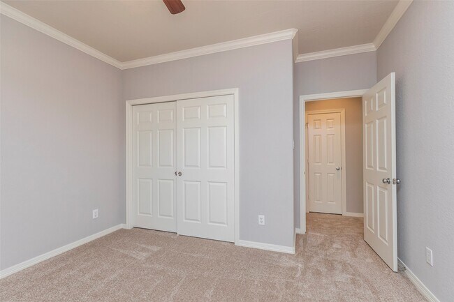 Building Photo - 10126 Holly Chase Dr