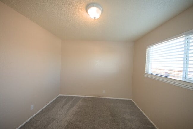 Building Photo - Pittsburg 3 bed/2 bath single family house for rent