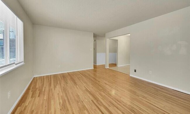 Building Photo - MOVE IN SPECIAL! 3-bedroom Rancher in Coun...