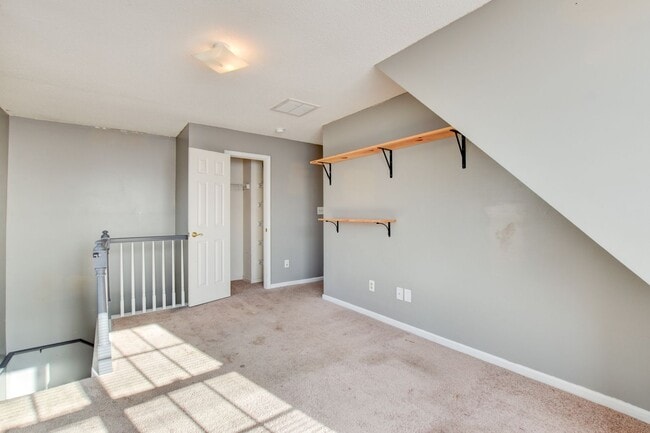 Building Photo - 214 Jouster Way