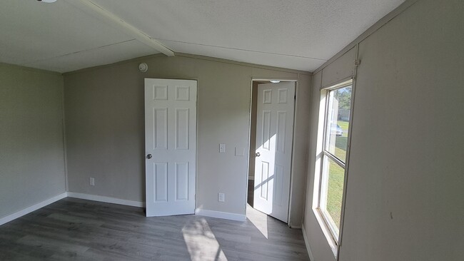 Building Photo - 113 Novits Nook Ct